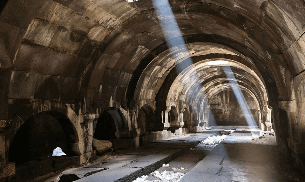 TOURS SILK ROAD: LAKE SEVAN, HAYRAVANK, NORATUS, SELIM CARVANSERAI