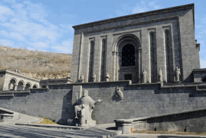 TOURS - VISITING MASHTOTS OSHAKAN, MONUMENT TO ARMENIAN ALPHABET